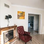 Belle Maison Sur Un Air De Campagne * Μοντωμπάν
